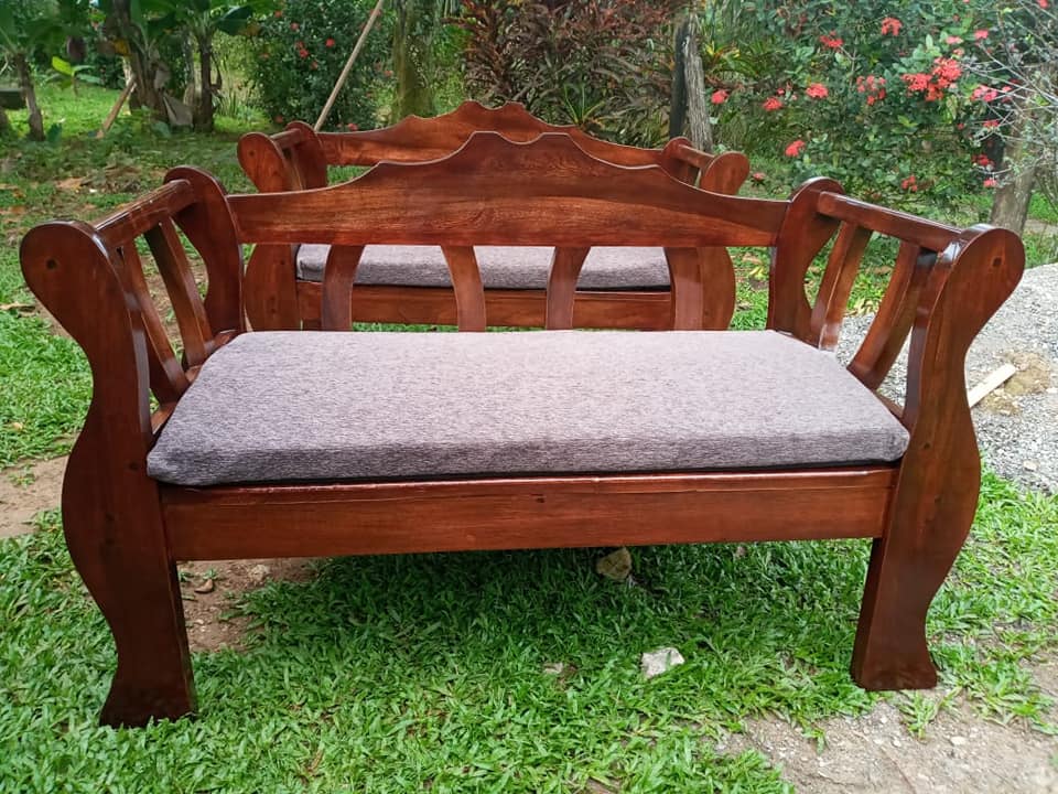 Banqueta para Pie de Cama o Balcón